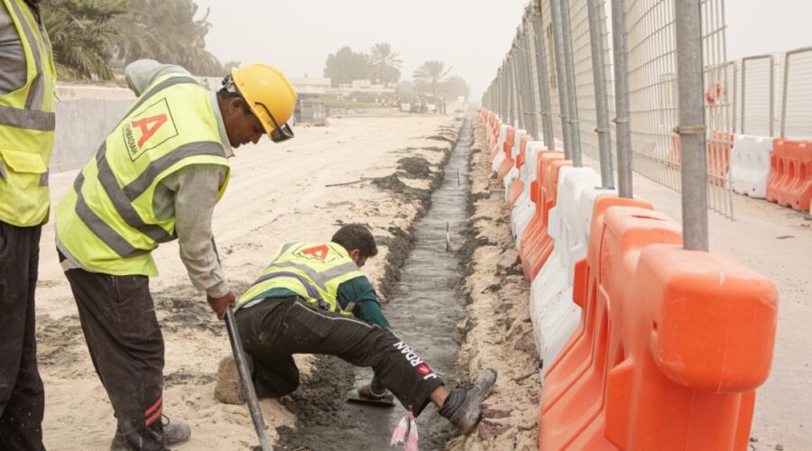 Businesses, consumers urged to protect outdoor workers as summer heat persists